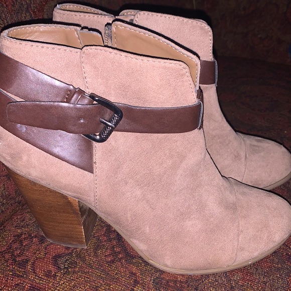 Carlos Santana women’s leather block heel boots - Picture 3 of 6